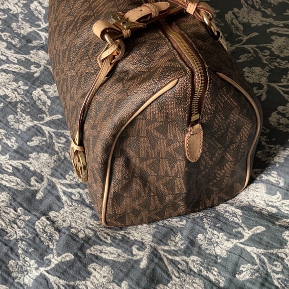 Michael Kors Grayson brown monogram Satchel large,no holes,cracks - Picture 8 of 17